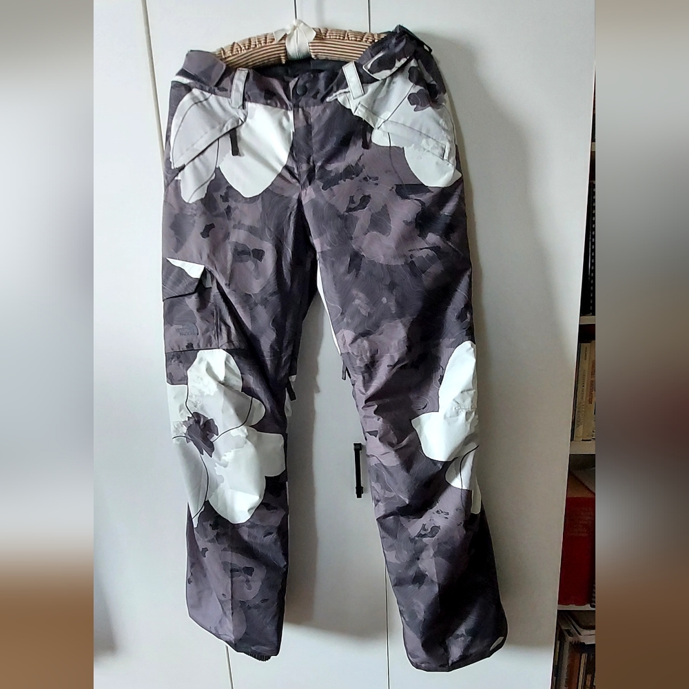North Face insulated ski pants, size large for women.